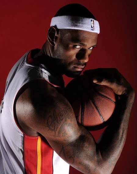 范晓冬：我知道的圈内料比球迷多多了，但我不会诋毁中国足球（范晓冬：圈内消息我掌握得更多，但绝不抹黑中国足球）