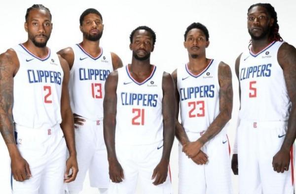 ATP总决赛第5日综述：阿卡3连胜锁定年终第一，德米纳尔赢球晋级（ATP年终总决赛第5日回顾：阿尔卡拉斯三连胜锁定年终第一，德米纳尔告捷晋级）