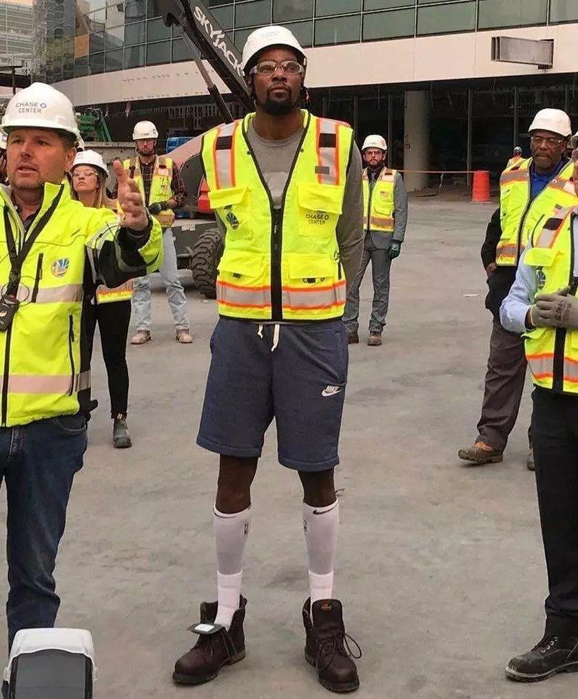 CBA杯赛中NBL球队爆冷战胜CBA队伍，引发对联赛质量与外援配置的质疑，凸显CBA需改革。（CBA杯爆冷：NBL队掀翻CBA，联赛质量与外援政策遭质疑，改革刻不容缓）