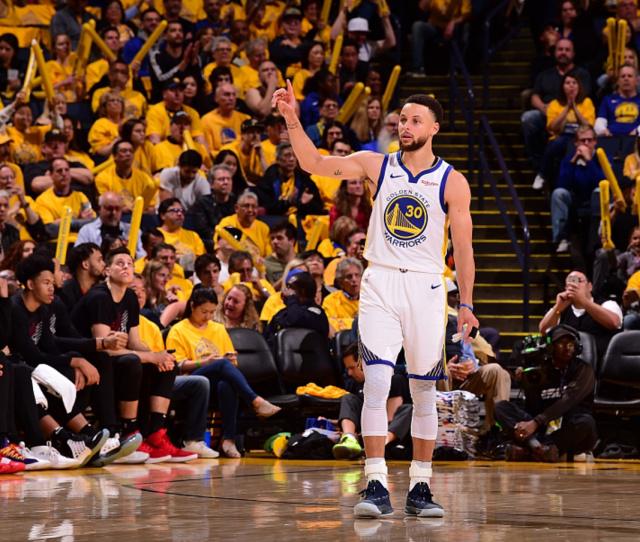 篮球NBA球队球员赛季表现分析（NBA赛季球队与球员表现解析）